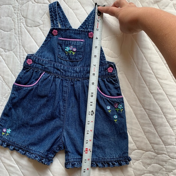 2000 Gymboree Pop Safari Embroidered Purple Flower Denim Overalls Shortalls - Picture 9 of 11